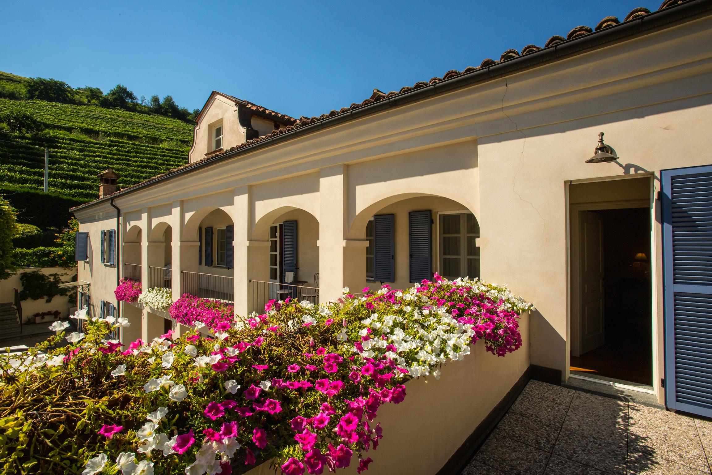 Marcarini Agriturismo Neviglie Eksteriør bilde