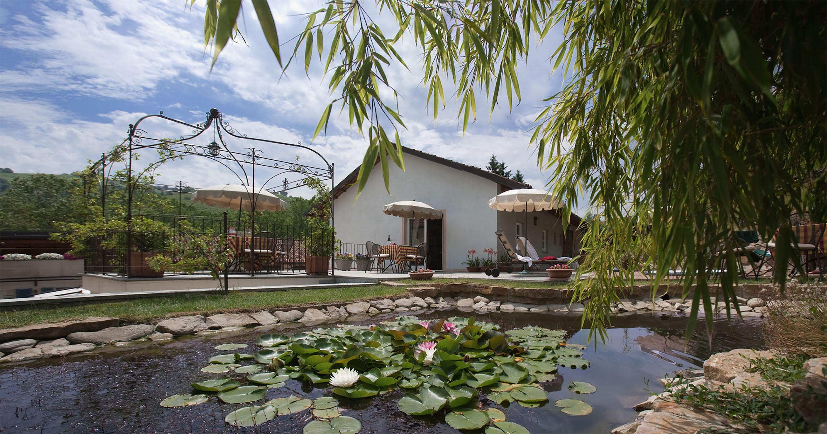 Marcarini Agriturismo Neviglie Eksteriør bilde