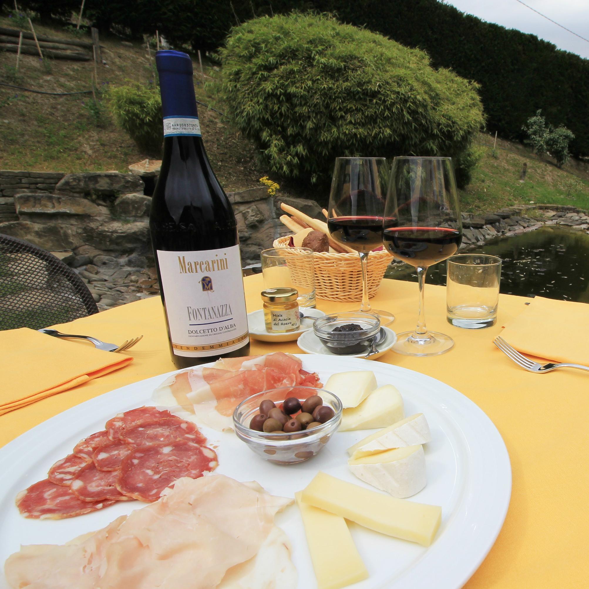 Marcarini Agriturismo Neviglie Eksteriør bilde